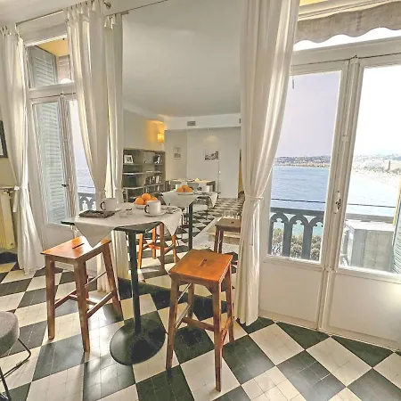 Exceptional Sea Front *