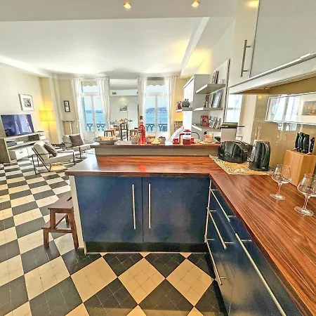 Exceptional Sea Front Apartment Nizza