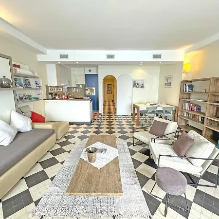 Exceptional Sea Front *